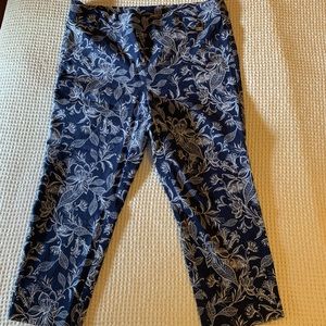 Rafaella Blue floral capris size 18